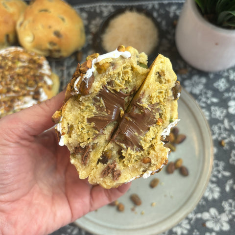 Dubai (Pistacho + Kadayif + Nutella)